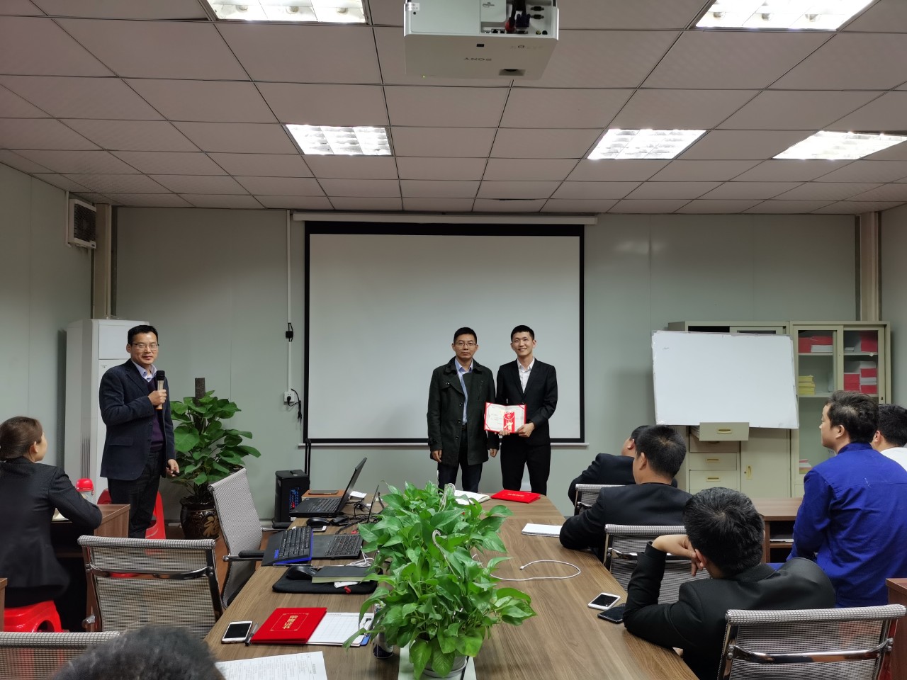 創(chuàng)新獎-鵬翔石英石事業(yè)部——磨機(jī)生產(chǎn)線